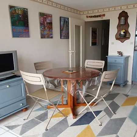 En Front De Mer Avec Balcon, Parking Privatif, Et Menage Inclus - Fr-1-672-23 Merlimont
